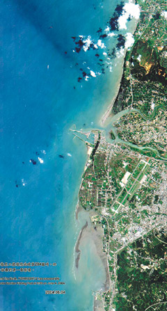 南寮的倩影: 福衛二號發射5周年，負責監控台灣環境變遷，圖為新竹市的南寮漁港，是福衛二號升空後的第一張遙測影像，很有紀念意義。 圖�太空中心提供
