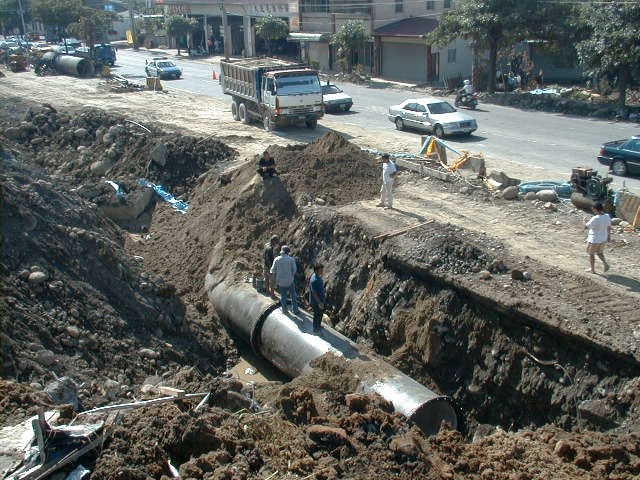 九二一地震自來水幹管搶修情形