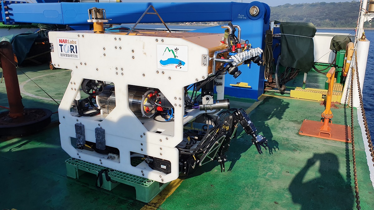 海洋中心自主研發輕型工作級ROV