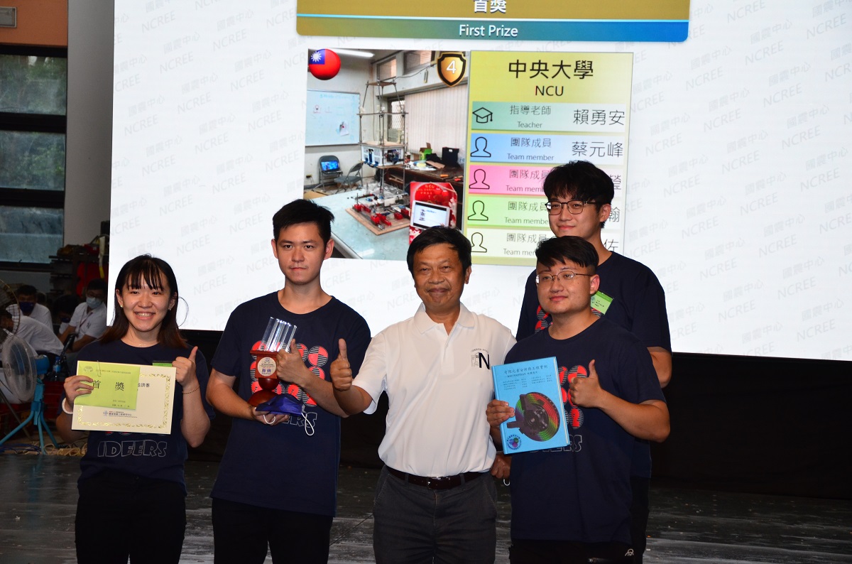 海洋大學河海工程系陳正宗教授頒獎給研究生組第一名中央大學
