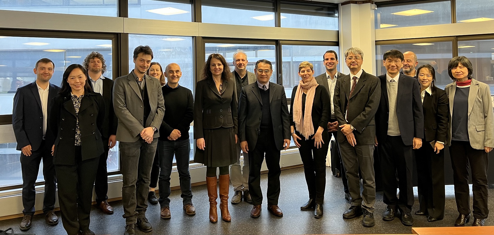 Visit to University of Paris-Saclay  (6th from left: Frédéric Chazal, Director, DATAIA Institute, University of Paris-Saclay; 7th from left: Estelle Iacona, University President; 8th from left: Michel Guidal, University Deputy Vice-President; 8th from right: Lin Faa-Jeng, President, NARLabs; 5th from right: Hou Tuo-Hung (Alex), Director General, TSRI; 4th from right: Lin Fang-Pang, Deputy Director General, NCHC; 2nd from right: Chang Mei-Yu, Director, International Affairs Office of NARLabs)