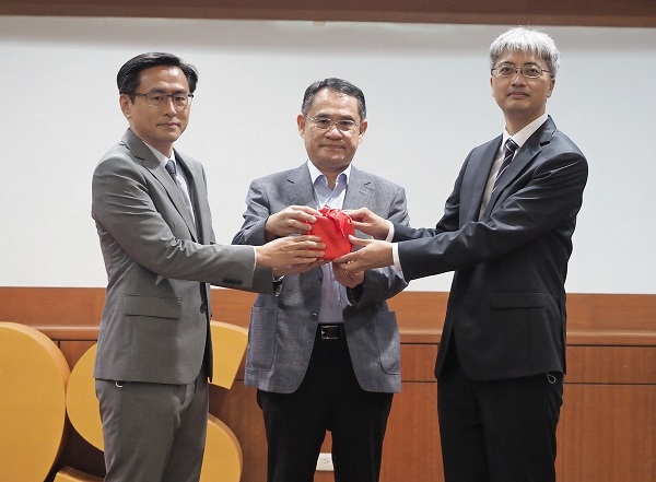 Dr. Tuo-Hung (Alex) Hou, Chair Professor of the Institute of Electronics at National Yang Ming Chiao Tung University, becomes Director-General of TSRI.