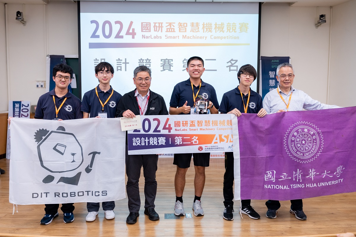 儀科中心陳峰志副主任（左三）頒發設計競賽第二名給清華大學「DIT-退賽爛草莓」團隊